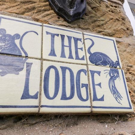 The Lodge Уитби Екстериор снимка